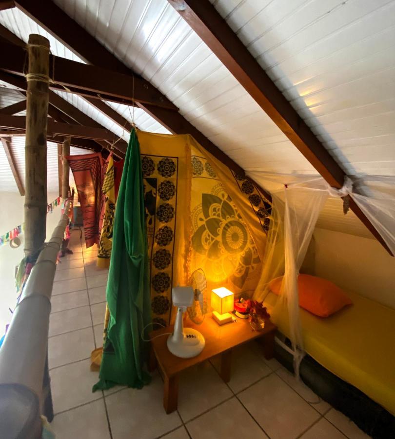 Happy Hippies House Apartment Sainte-Rose Exterior photo